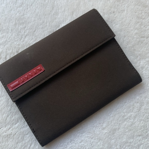Lot of two Prada wallets. One with COA trifold and the other dark brown - Picture 9 of 13